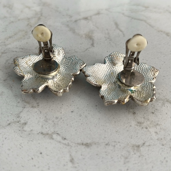 Gorgeous Silver Marcasite Floral Clip Earrings - Picture 6 of 16